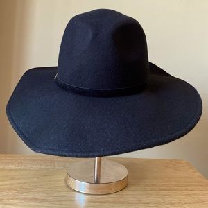 Vince Camuto Black Felt Hat
